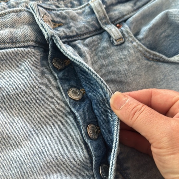 Old Navy OG Jean shorts. Women’s size 16.  Light wash, raw hem. - Picture 5 of 5